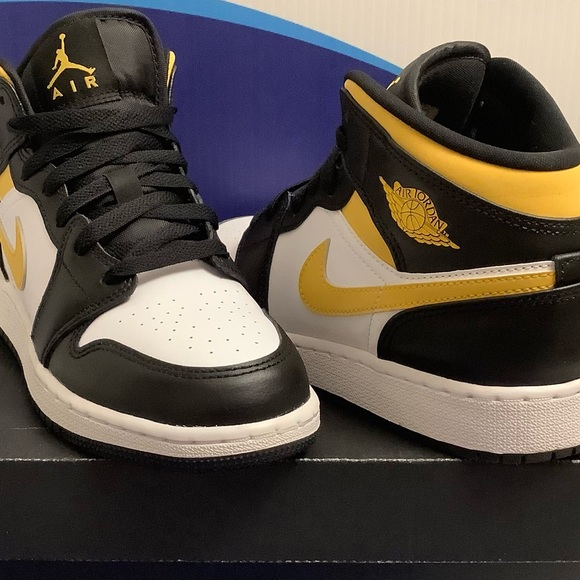 Air Jordan 1 Mid White Pollen Black Kids 5y - Picture 2 of 10